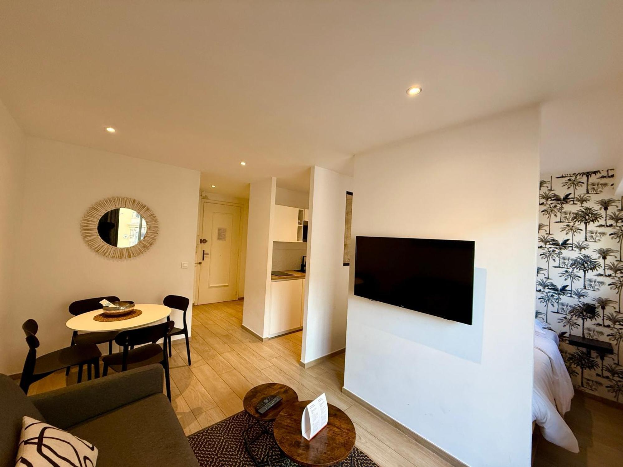 Beau Neuf Situé Au Centre Appartement *